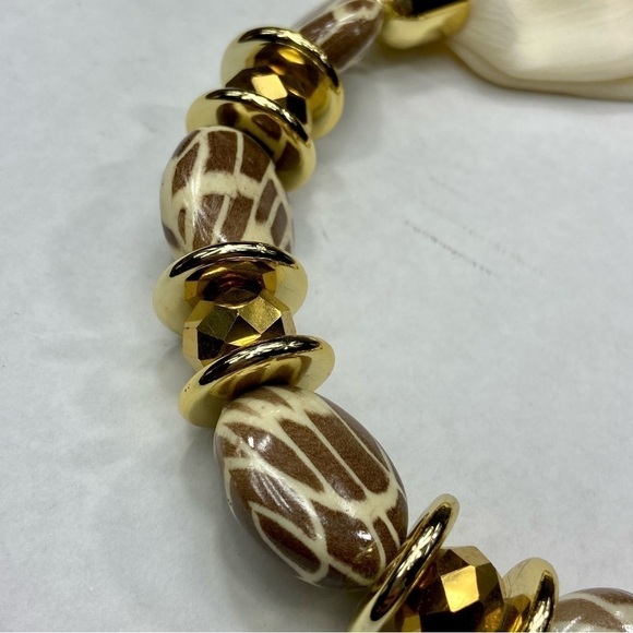 Vintage chunky beaded statement necklace with cream fabric - Picture 7 of 10